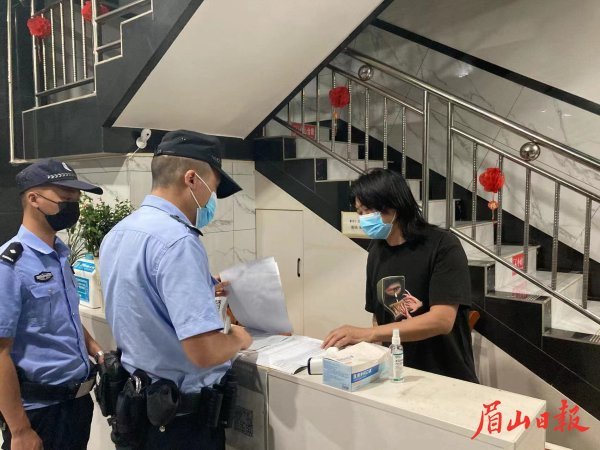  丹棱縣構(gòu)建“核心區(qū)域1分鐘內(nèi)、重點(diǎn)區(qū)域3分鐘內(nèi)、其他區(qū)域5分鐘內(nèi)到達(dá)現(xiàn)場(chǎng)”快反快處機(jī)制。