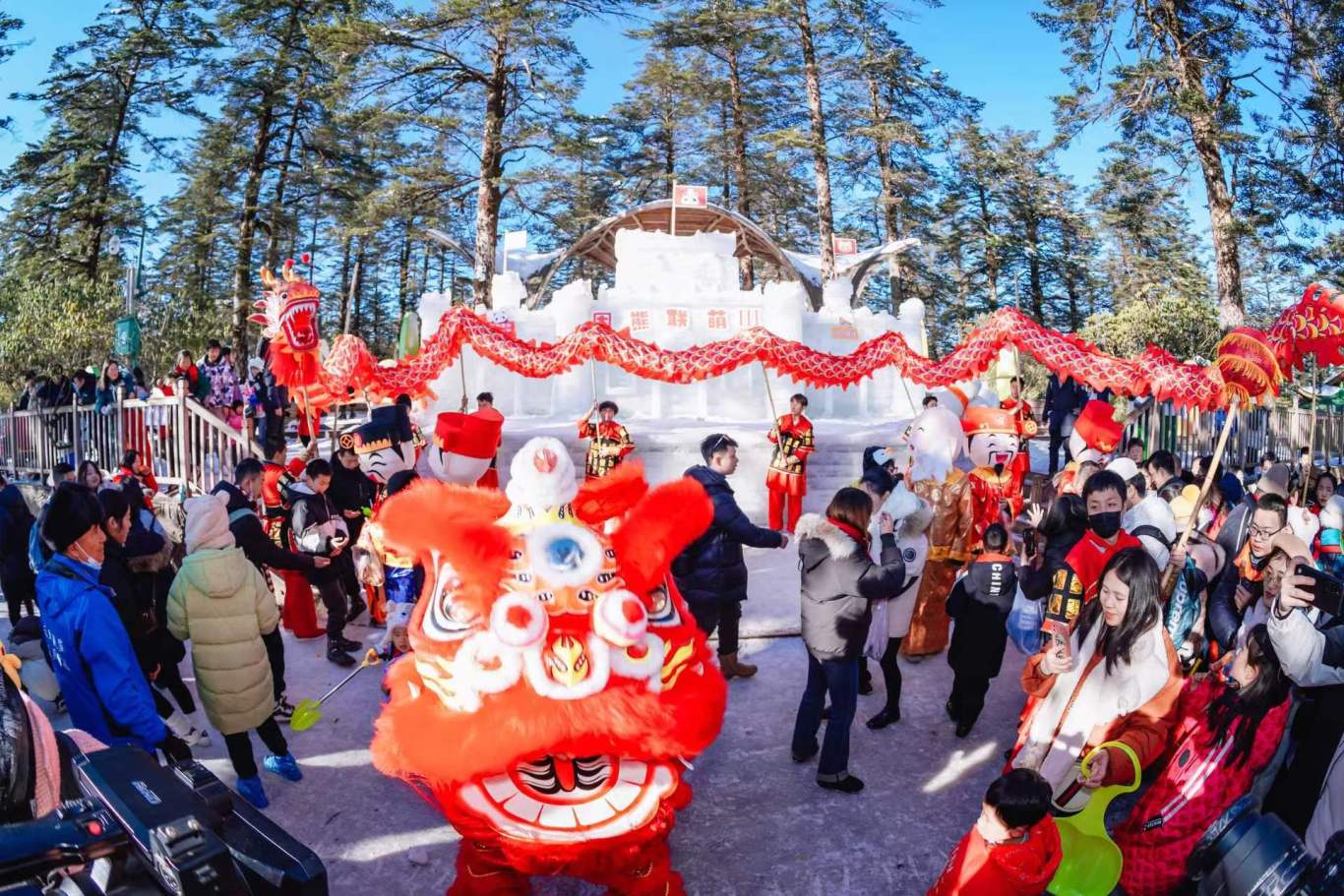 瓦屋山景區，新春冰雪嘉年華“龍重登場，新年大發”春節活動.jpg