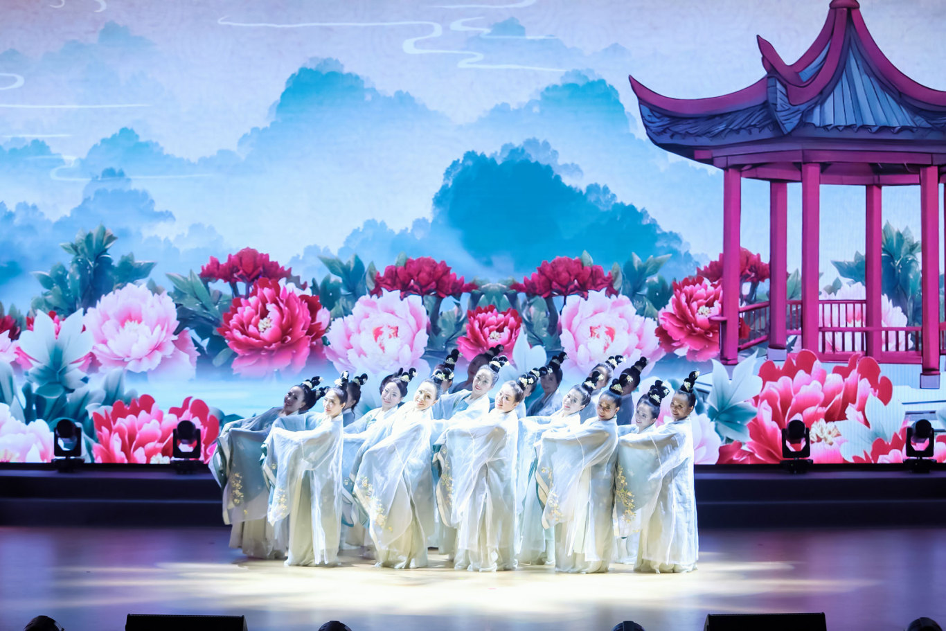 “我們都是追夢(mèng)人”全民藝術(shù)普及匯報(bào)展演-(1).jpg