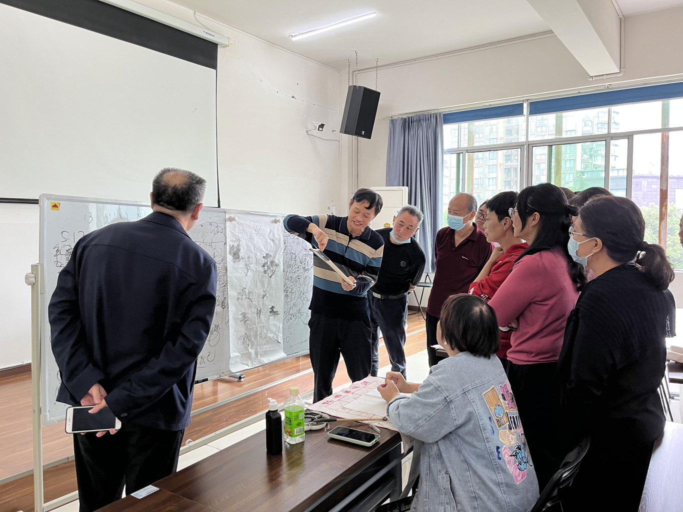 全民藝術(shù)普及培訓(xùn)，開(kāi)展國(guó)畫(huà)班.jpg